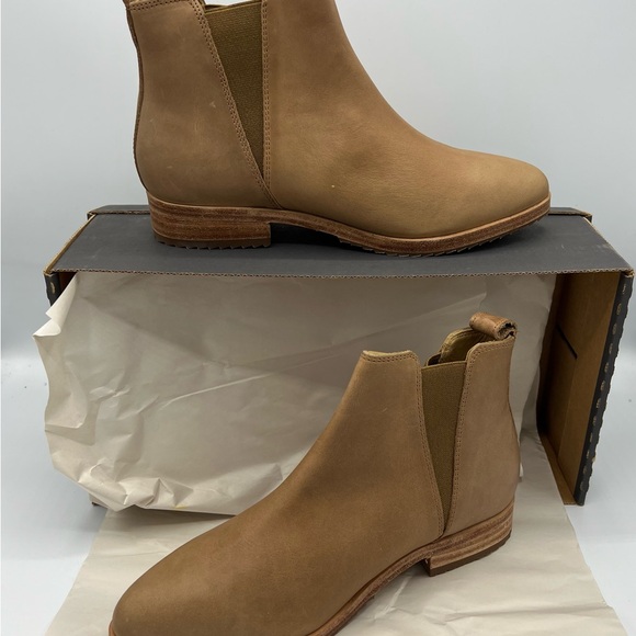 Nisolo Shoes - Nisolo Tan Ankle Booties with Suede Finish